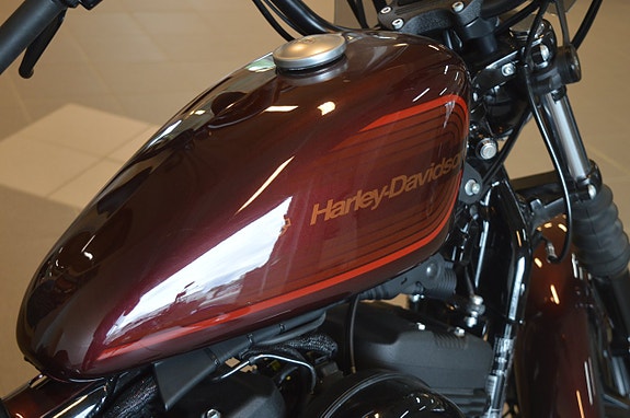 Harley-Davidson Iron Sportster  1200 2 of 5