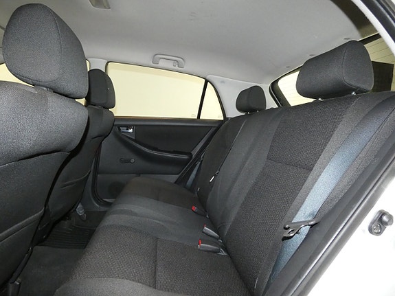 Toyota Corolla 6 of 10
