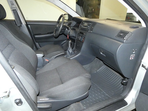 Toyota Corolla 3 of 5