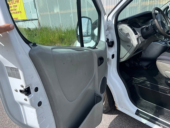 Opel Vivaro 19 of 28