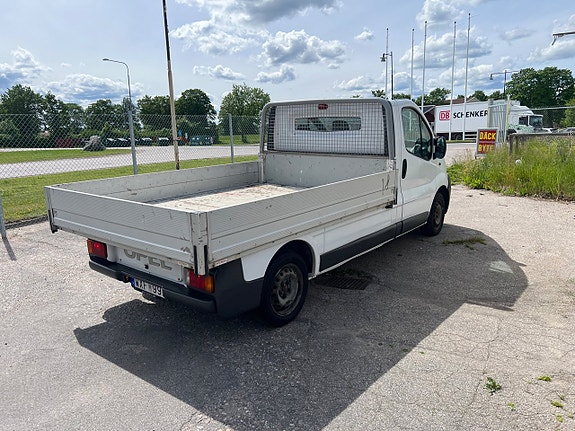 Opel Vivaro 25 of 28