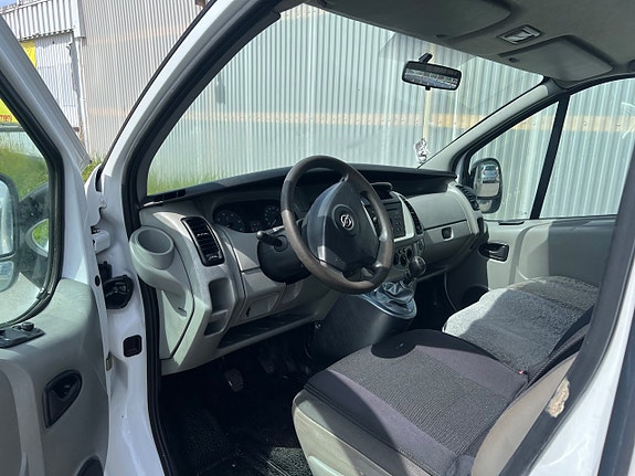 Opel Vivaro 17 of 28