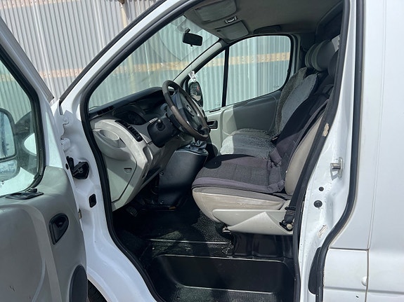 Opel Vivaro 18 of 28