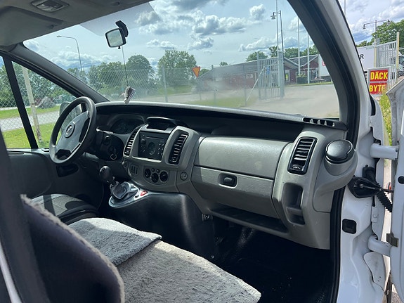 Opel Vivaro 16 of 28