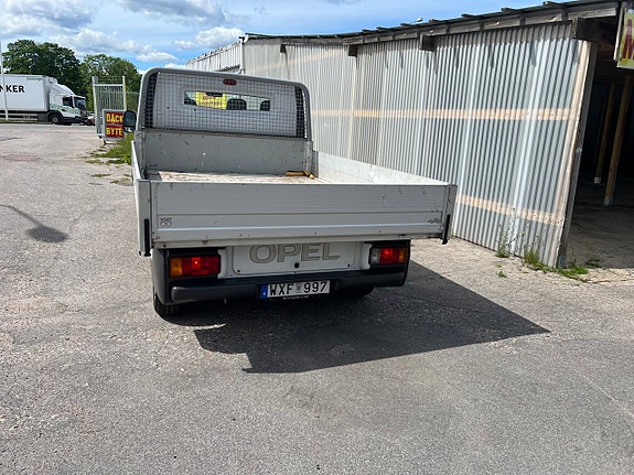 Opel Vivaro 23 of 28