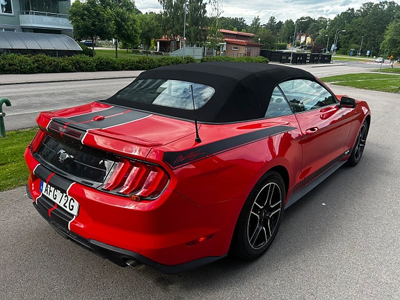 Ford Mustang 4 of 5