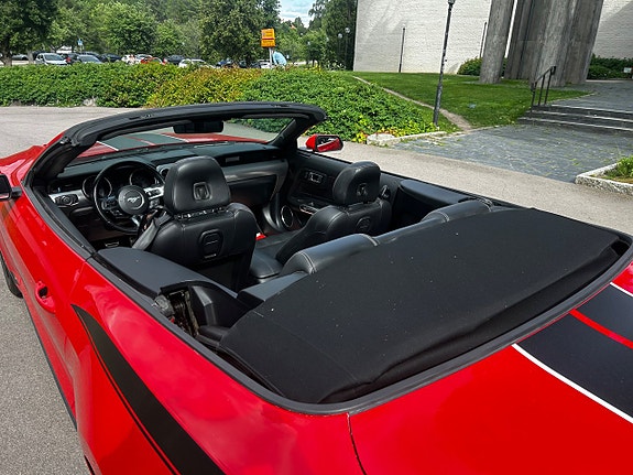 Ford Mustang 9 of 24