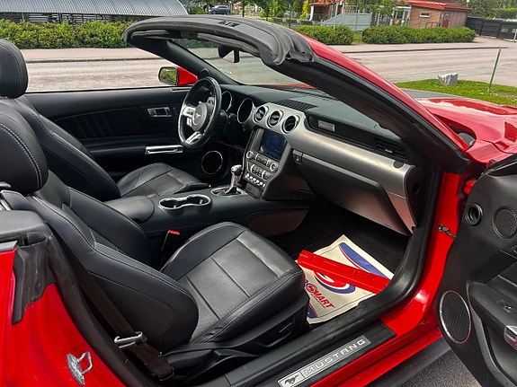 Ford Mustang 12 of 24