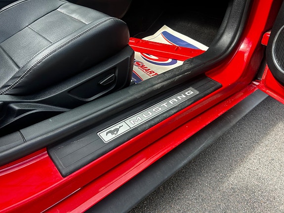 Ford Mustang 13 of 24