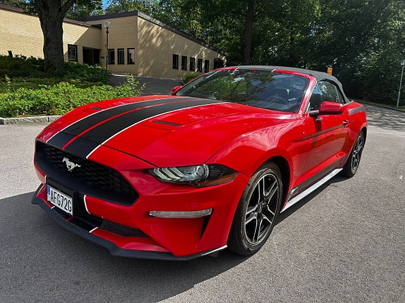 Ford Mustang 2 of 5
