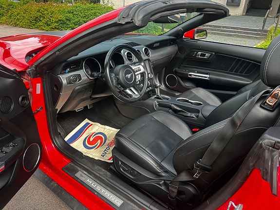 Ford Mustang 17 of 24