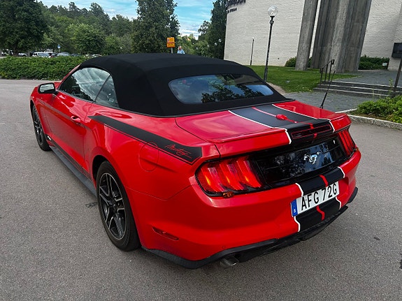 Ford Mustang 3 of 5