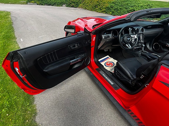 Ford Mustang 16 of 24
