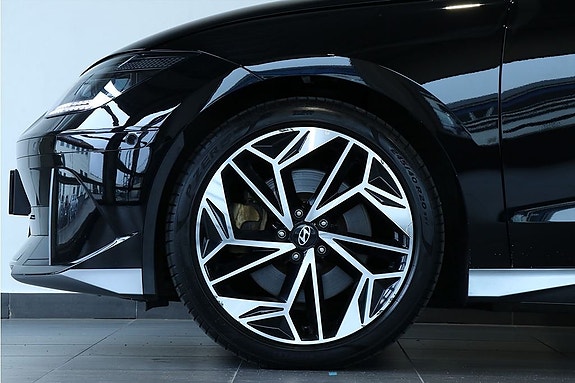 Hyundai Ioniq 6 2 of 22