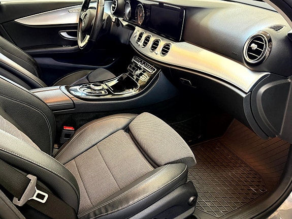 Mercedes-Benz E220 10 of 18