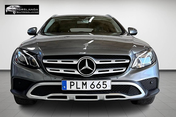 Mercedes-Benz E220 3 of 5