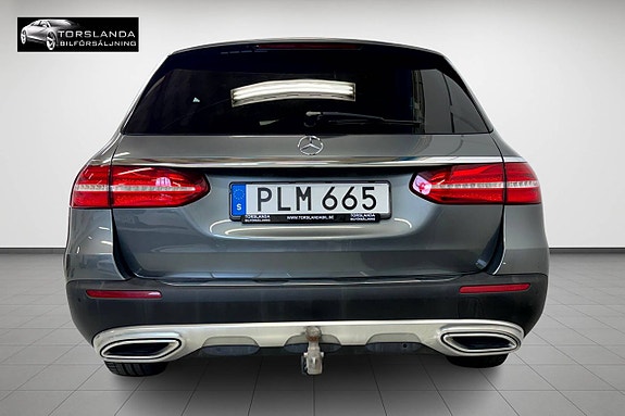 Mercedes-Benz E220 7 of 18