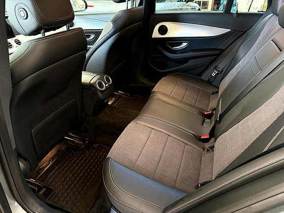 Mercedes-Benz E220 12 of 18