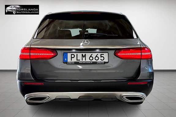 Mercedes-Benz E220 4 of 5