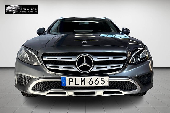 Mercedes-Benz E220 2 of 18