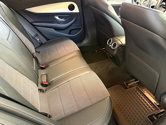 Mercedes-Benz E220 13 of 18