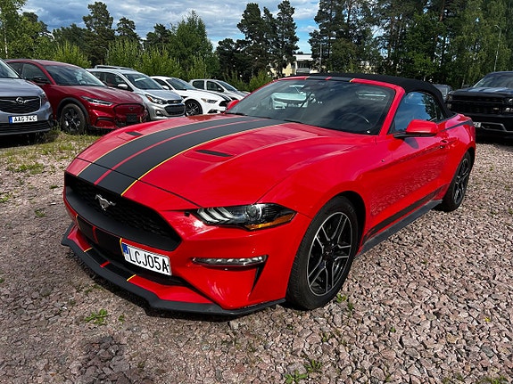 Ford Mustang 2 of 5