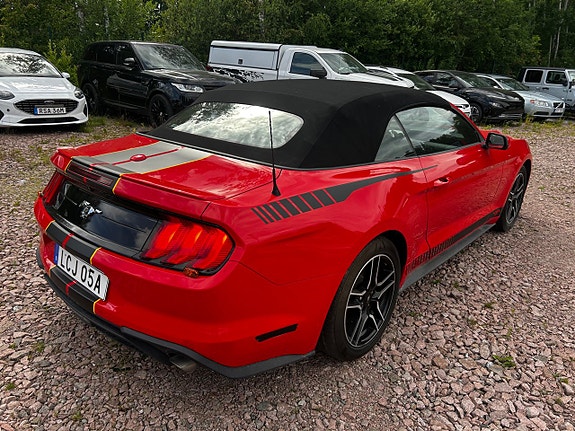 Ford Mustang 3 of 5