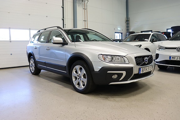 Volvo XC70 2 of 23