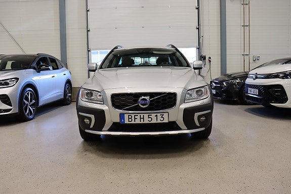 Volvo XC70 3 of 23