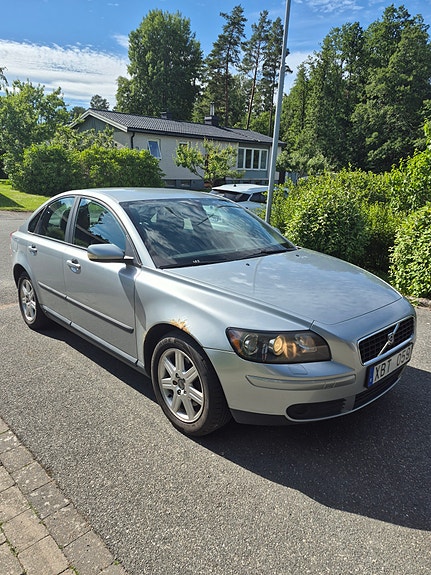 Volvo S40 2 of 5