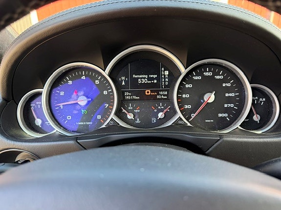 Porsche Cayenne Turbo 8 of 13