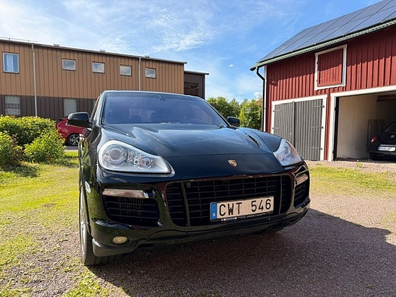 Porsche Cayenne Turbo 2 of 5
