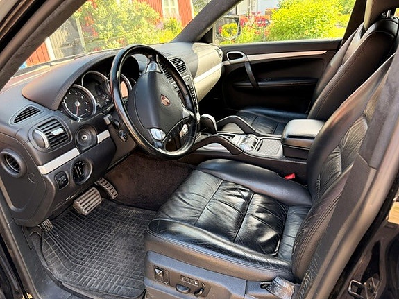 Porsche Cayenne Turbo 5 of 5