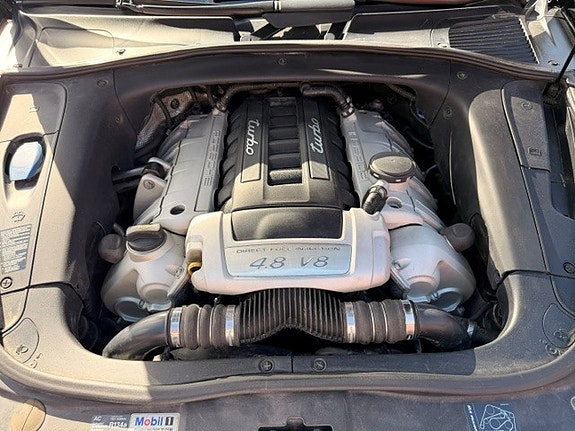 Porsche Cayenne Turbo 10 of 13