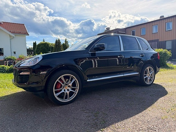 Porsche Cayenne Turbo 3 of 5