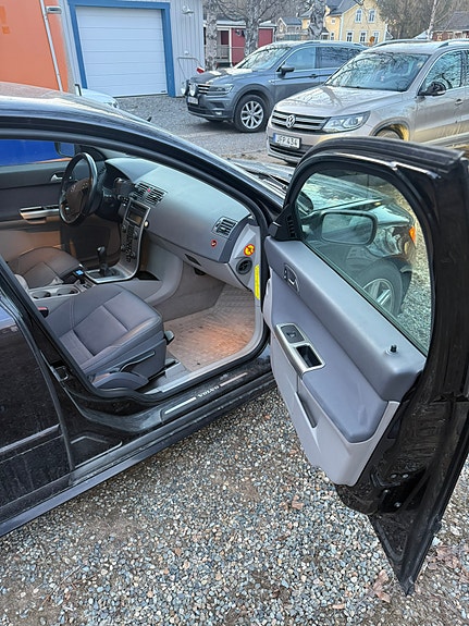 Volvo S40 2 of 5