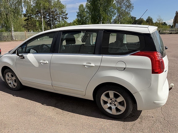 Peugeot 5008 3 of 5