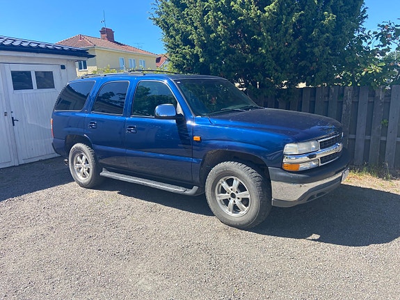 Chevrolet Tahoe 2 of 5