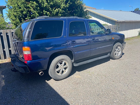 Chevrolet Tahoe 3 of 5