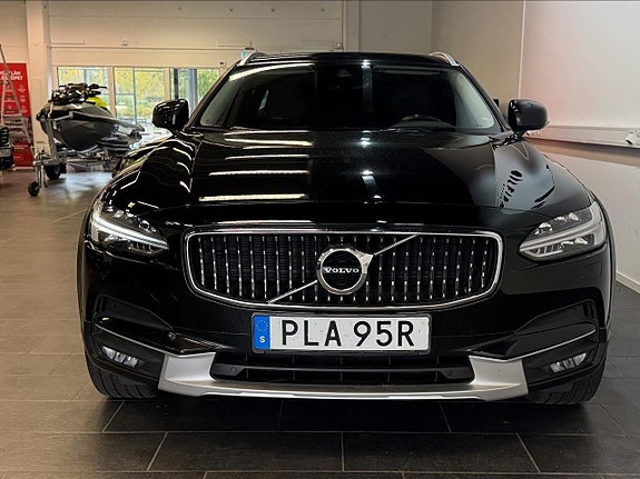 Volvo V90 Cross Country 3 of 5