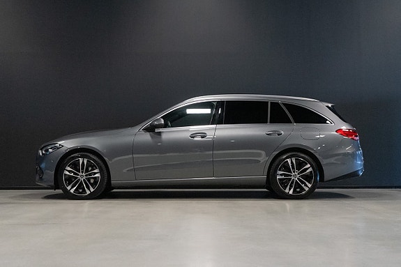 Mercedes-Benz C300 2 of 5