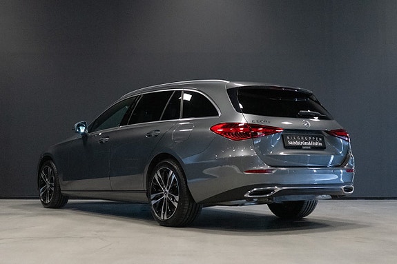 Mercedes-Benz C300 4 of 5