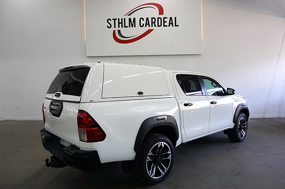 Toyota HiLux 2 of 5