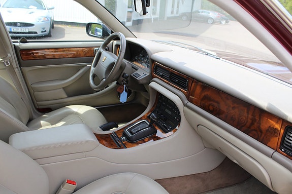 Jaguar XJ 8 of 15