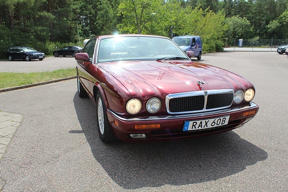 Jaguar XJ 5 of 15