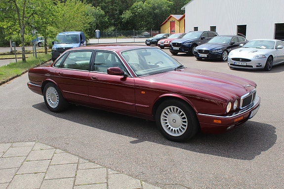 Jaguar XJ 6 of 15