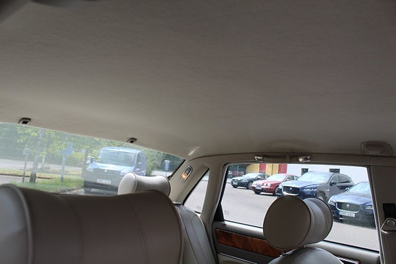 Jaguar XJ 9 of 15