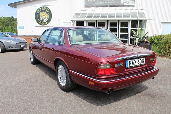 Jaguar XJ