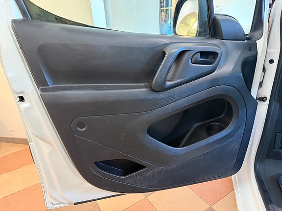Citroen Berlingo 11 of 24