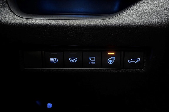 Toyota RAV4 Plug-in Hybrid 28 of 30